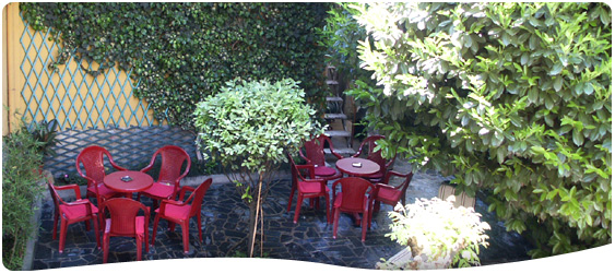 giardino interno hotel corona